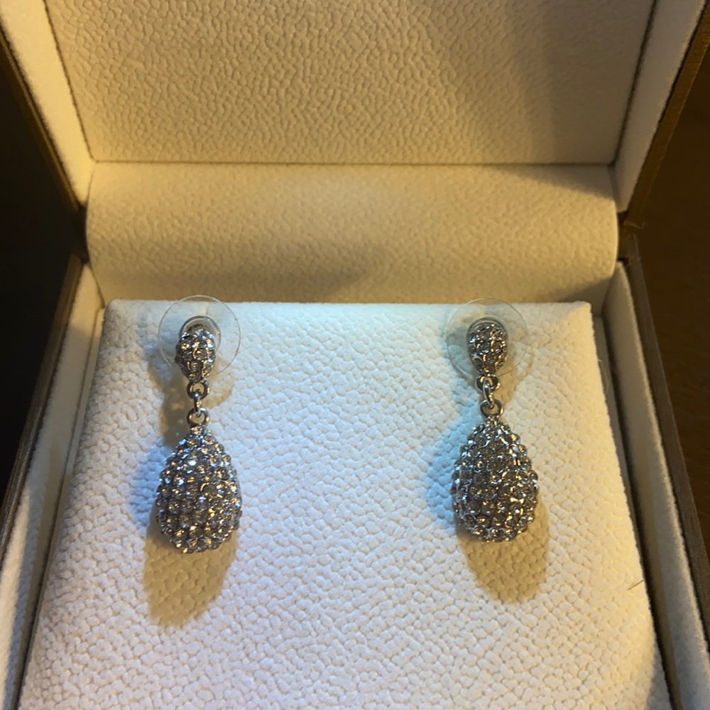 Diamond teardrop earrings.